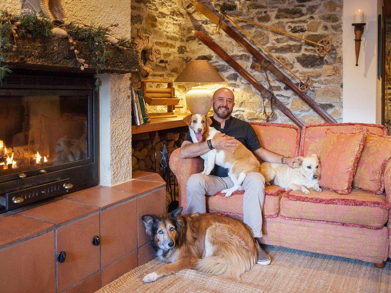 11AE628508B54C1DD3DE90A857F17E9F