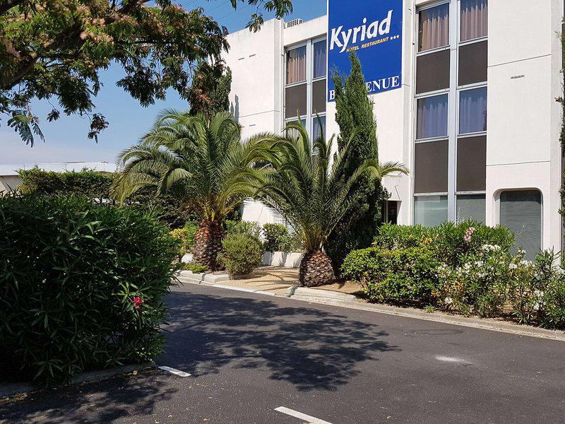 FB5AF3BAA530C8D0BEC3D45835F1DD75