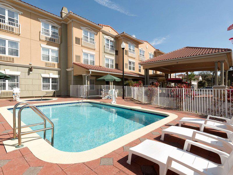 9C612EE58B0941041CA89E5381C323C0