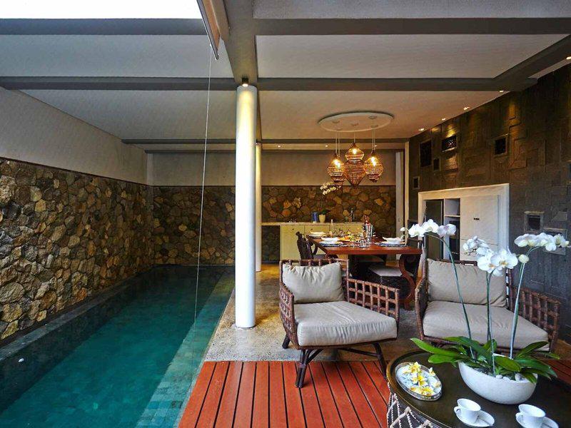 EEF55A53385F1CF17B3BED6E366D73C0