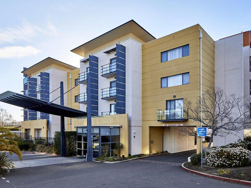 5CC46B07D242D189F7F00494A25DA94E