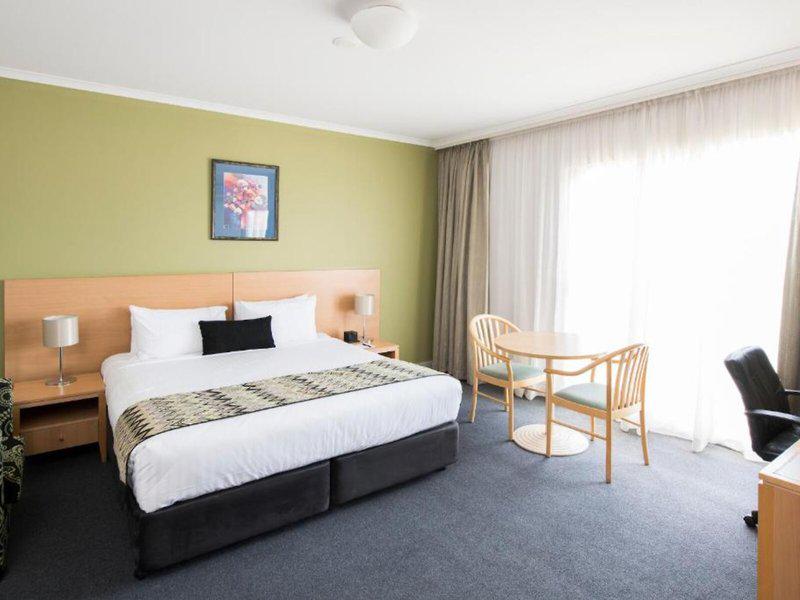 33A5D012E8EEC372C34B25A0246D2E1C