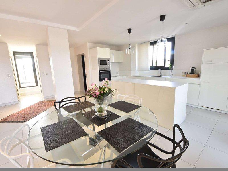 03C1BD44FBFABBDD198C94DCFAE71B4D