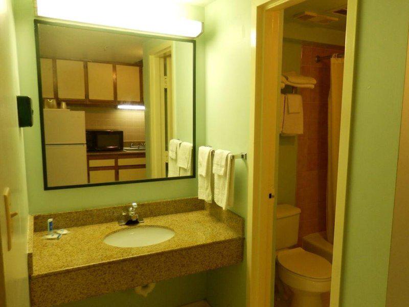 EB9C156DE42DC7D5DE77300160F6D653