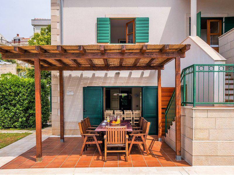 916D43E04380F5AD4884DFFBF467449A