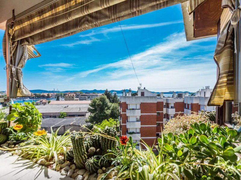 6FF3003537F78ABFFC27A17479E13C1B