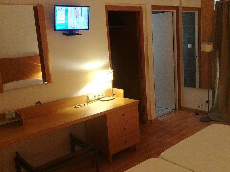 2BCDC2587184E6A127F32784EF069E97