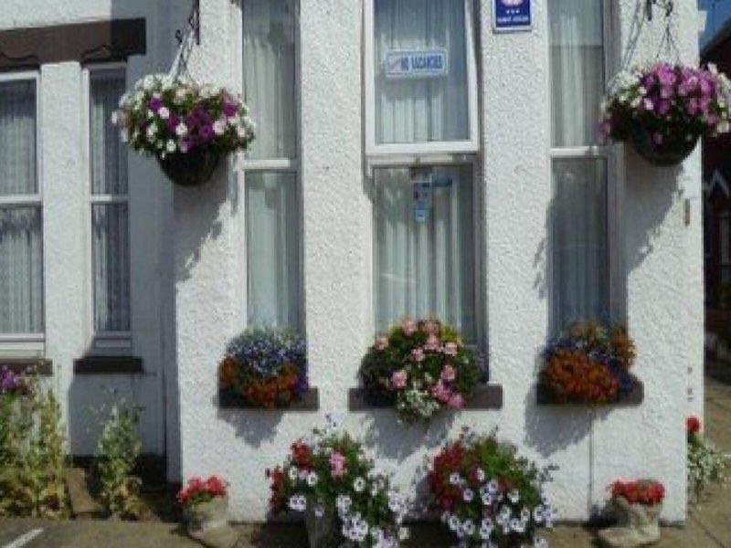 4D8B79958682E7C99AEC57E7C75DBE17