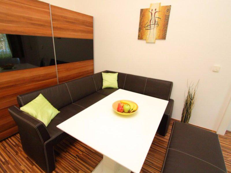 1CC53C5B8BA08DF99DFE22E904731838