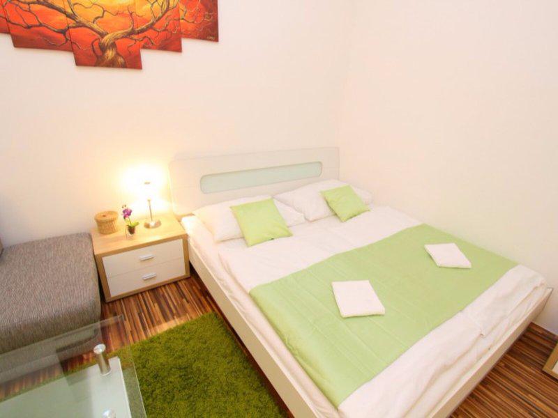 10EBD0508E39D19AC057C7BE91F8B97E