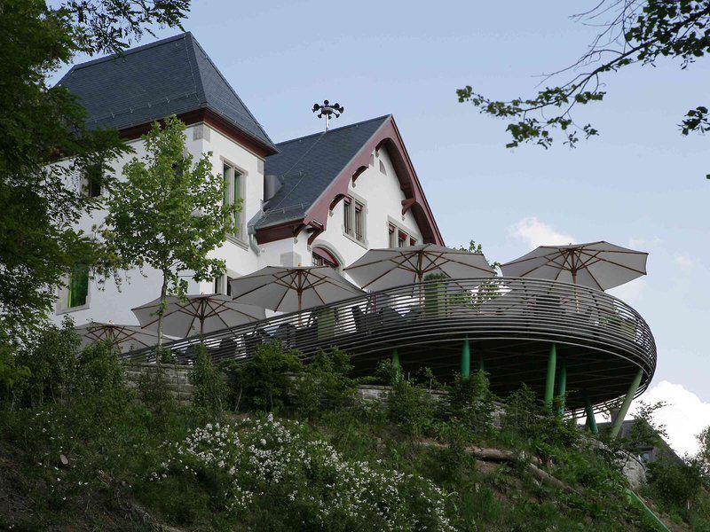 5ABC3285DA2EF72295BA78488458D12B