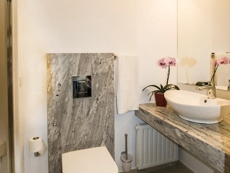 03C93CDF94F9AFE633A3E2E1EEB01779