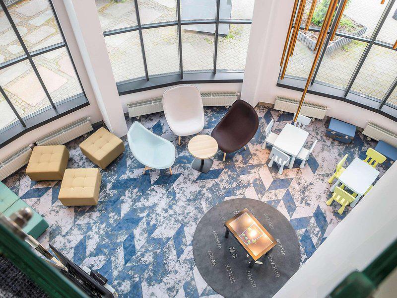 9AE26AE68B4F0996448BE243DEE52BC8