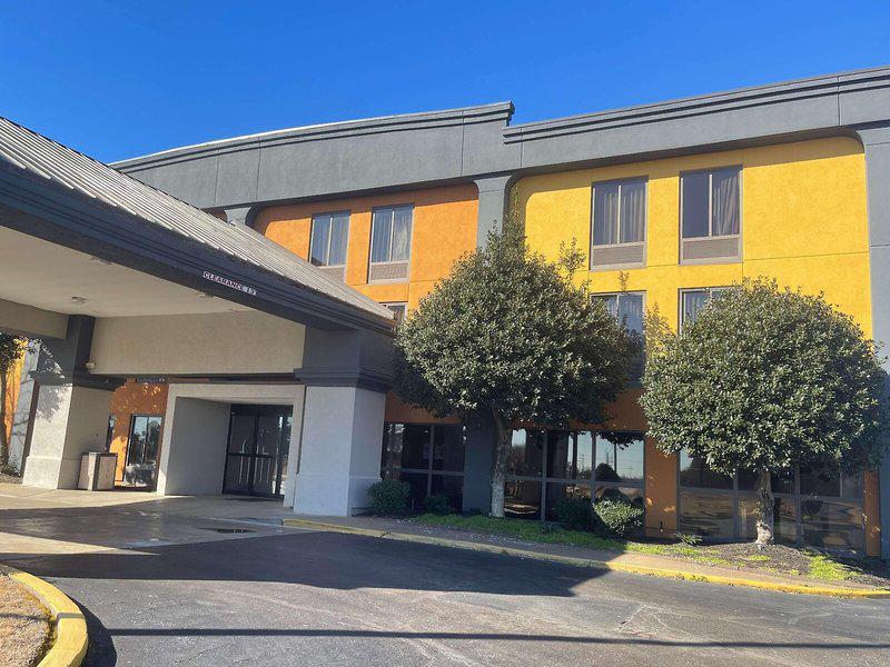 C108BDC83A623D128E46AD1E186C253A