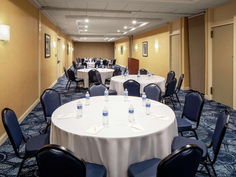 D8CC2DE280F5C3569BA9D1BC345C13AD