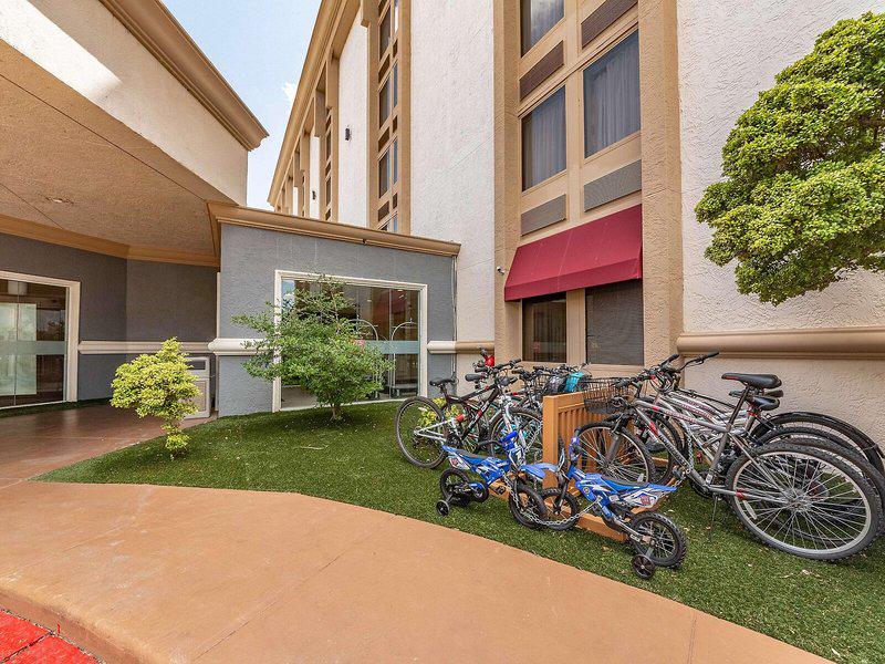 070407DA5354E2D2CFE4659B0A1C92E7