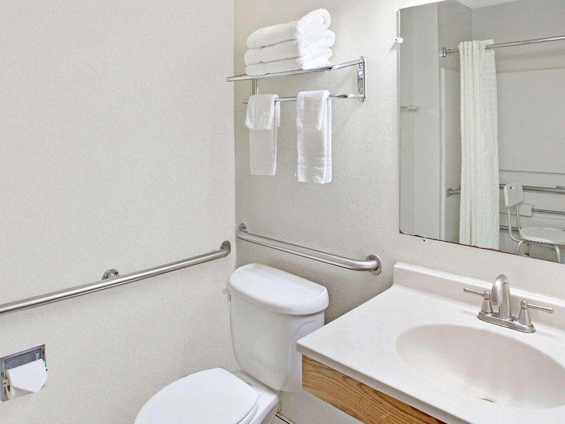 216B41F6326E4EA4FD05BA0340A18921