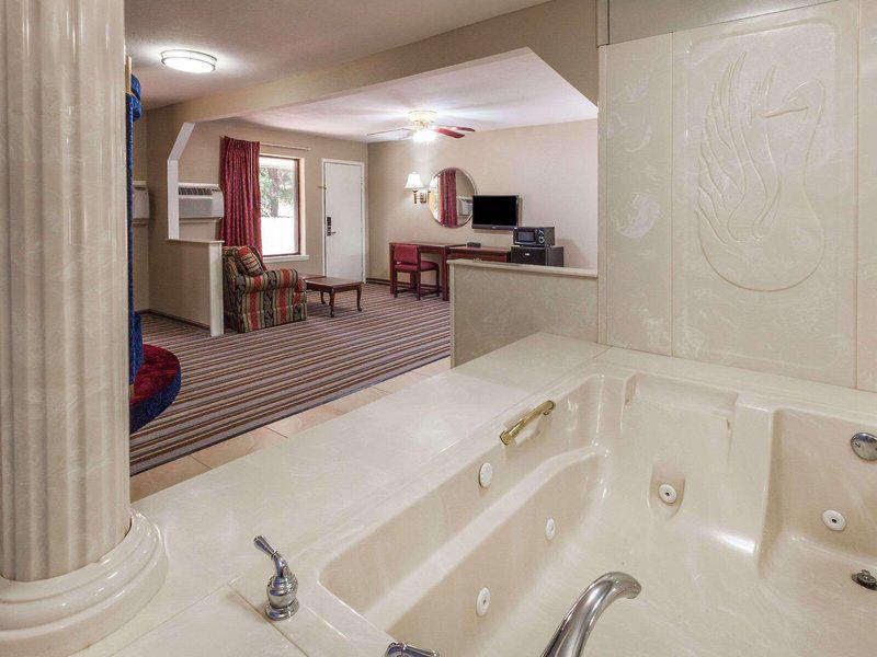 BDD2357430C01BA22D475653AE7C95C4