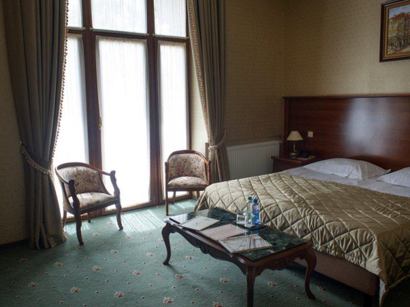 28AC1F9A4044A43F49BA0FD3D8CFEEEF