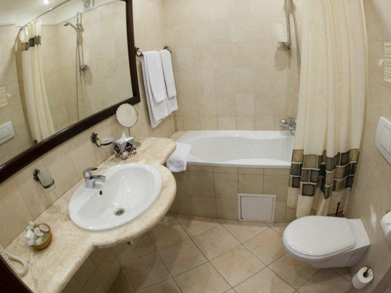 EEAF3BCE68BAE1A1A8533090DBBEF1AA