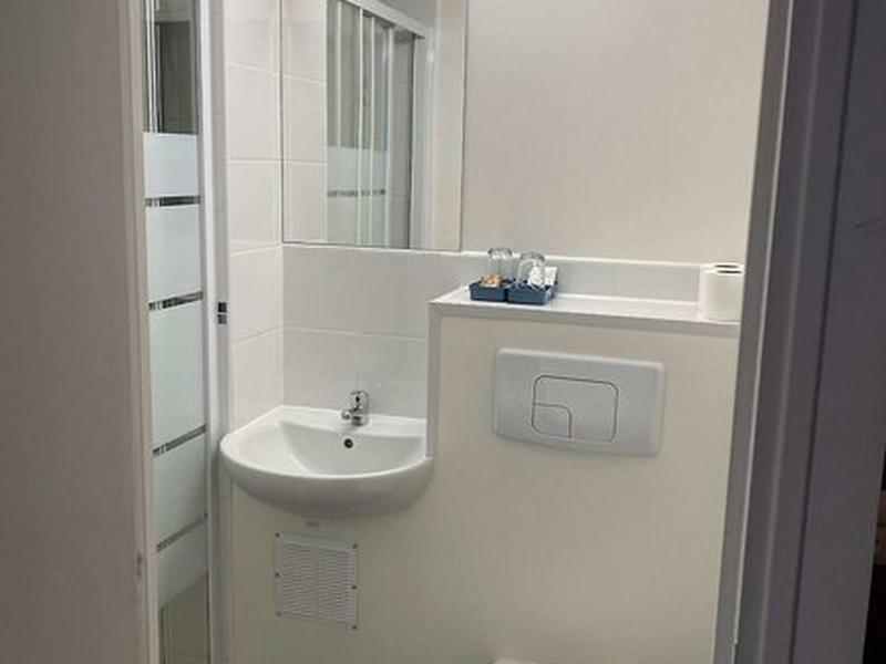 21F11E20125AAEA4F5B5C4DD84018AD1