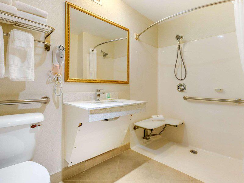 5D1800300987BB42F4DF4D7B3E640503