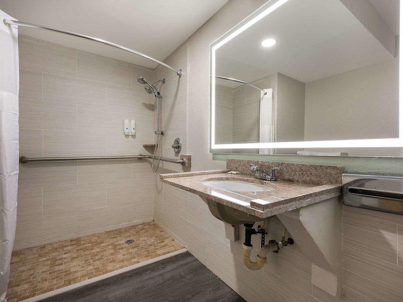 ADB8BC008A66E56F827F8651F7BA46C9