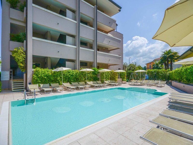 82009A34C5F4E16E890E0FABEF55F9C8