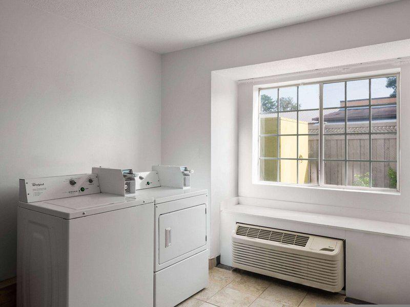 04DC1A606EEFE0BAEF2D8233D344EE6B