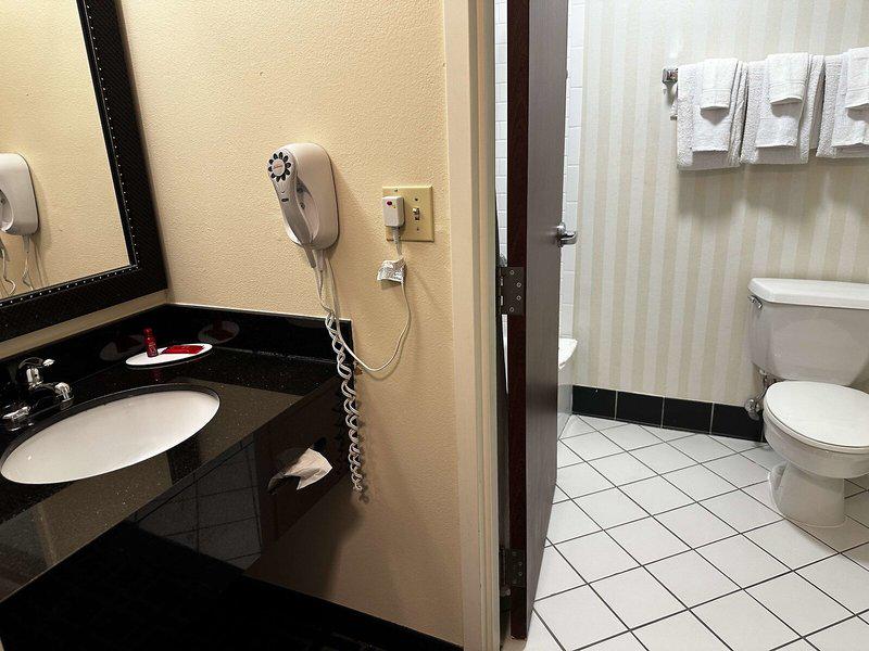 18C1014B7B424D0599BEF01307E57811