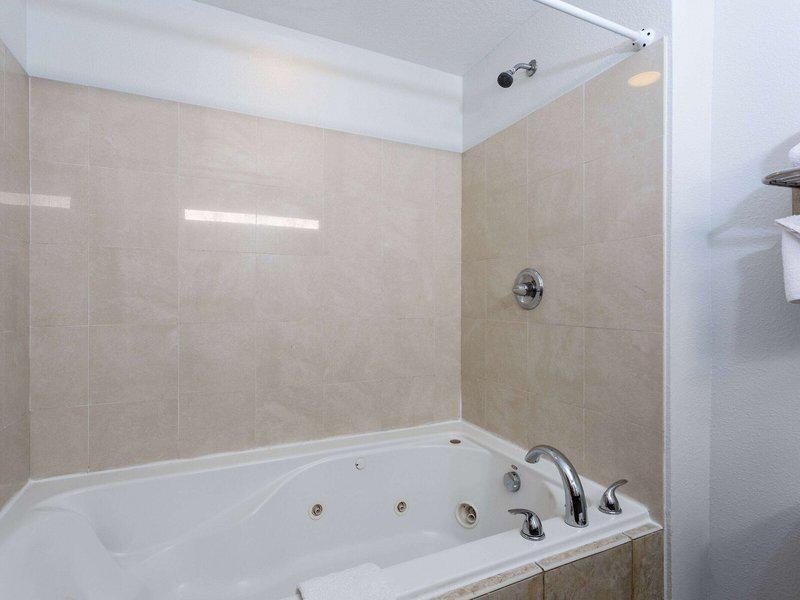 D707159D9C1B8677D25A09256671A8C8