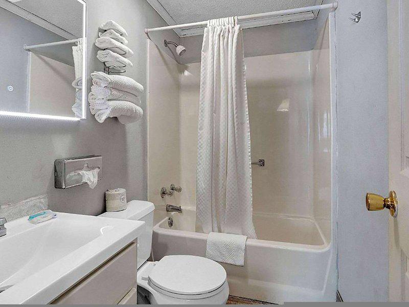 5FF42ECF93153BA0D0E2B894F643F9A1