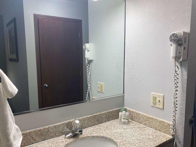 6C04CE098BC434BB2156D83D14528C7A