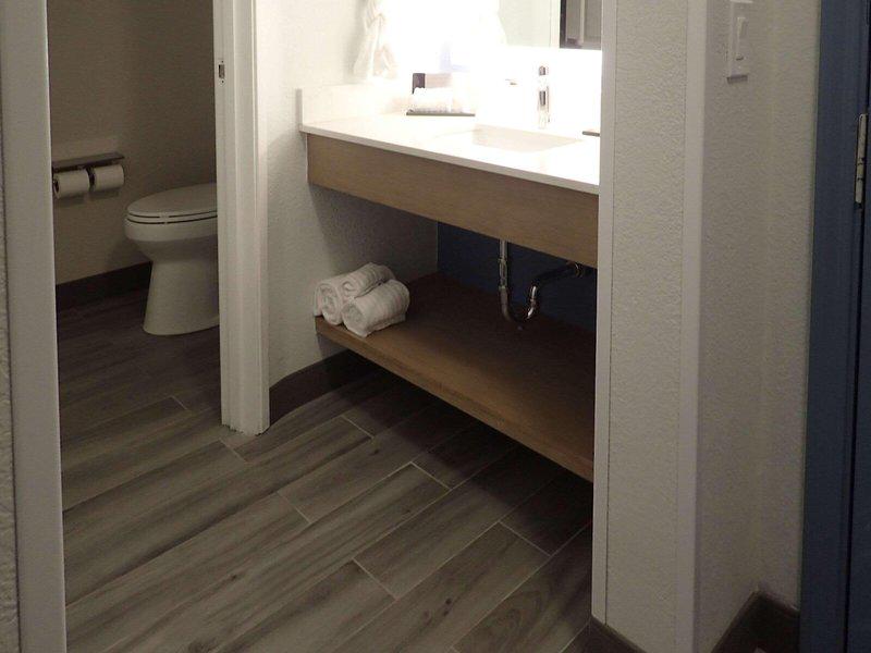 51BEC6C3F000FAE85476B03513C09B8C