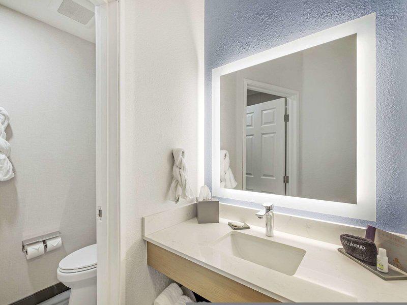 8D5B96B8E8741FA65E5CF5CE59377056