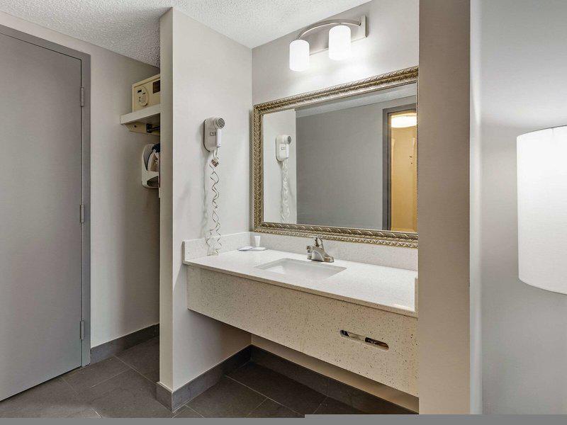 99FFCC709A999FD949B53F3C96ADB928