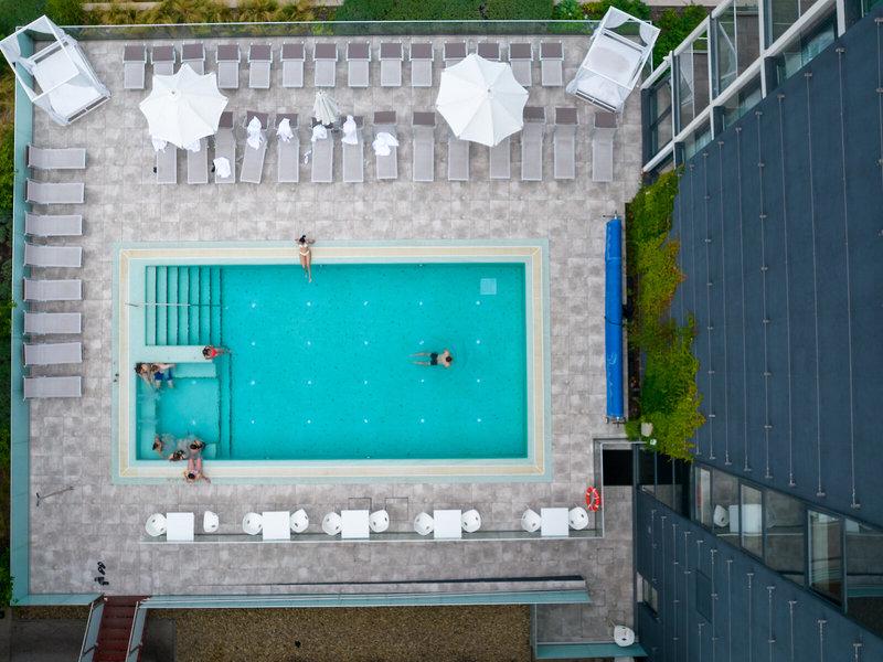 F10A0AC23283A5A67BF428BD9AB59642