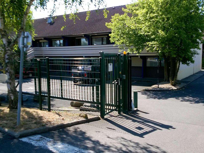 8611EF44E59A2222650DA756DA2AB233