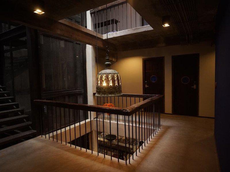 A70C0449F49BB73055B356F5FD1478C9