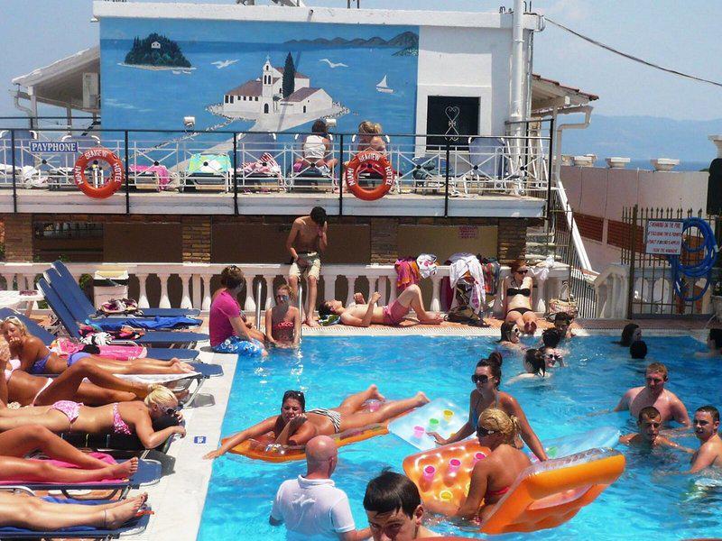 6721A4312E6CA497DB77565EEF3D715E