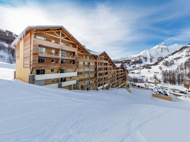 F2B9B875C6211C3A5F6051C4A8B1A8C1