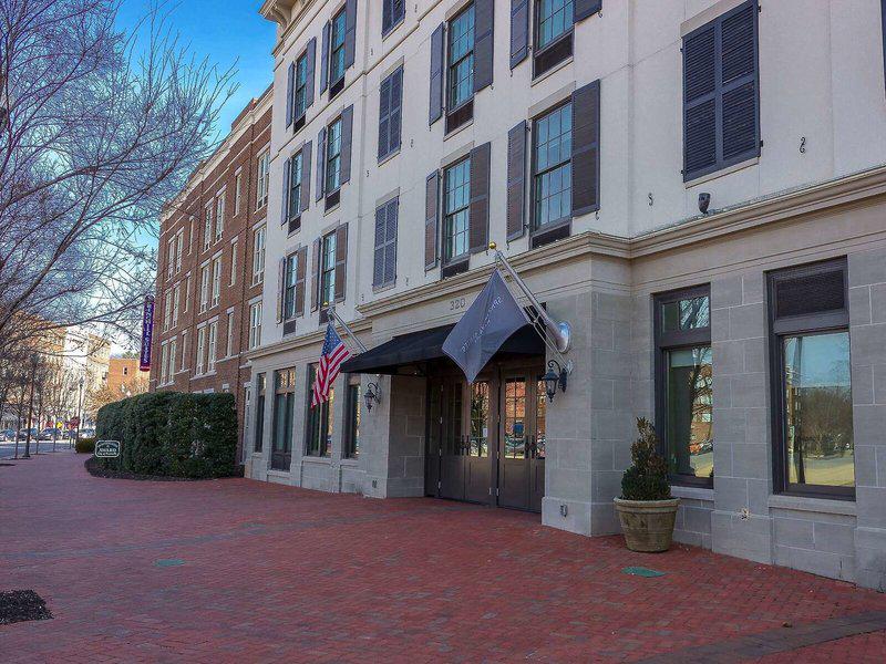 D79FFD523F8E01ADC663393EE57521C1