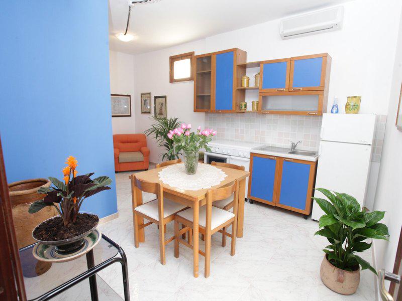 AF2A5DB0A5B202981ABE24E5272B6DB3