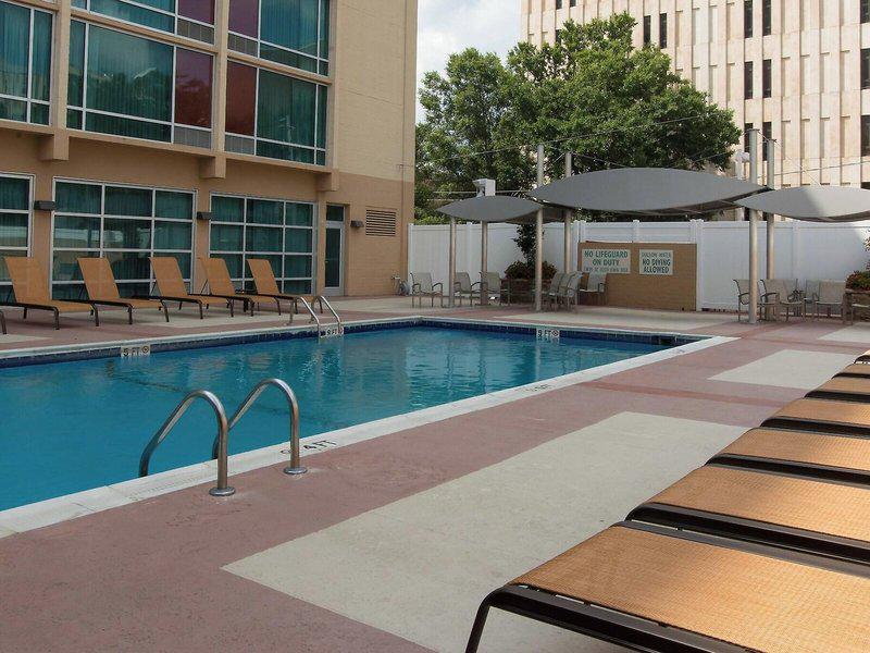 98B95D8EF311239B2D17A260A9DDC015