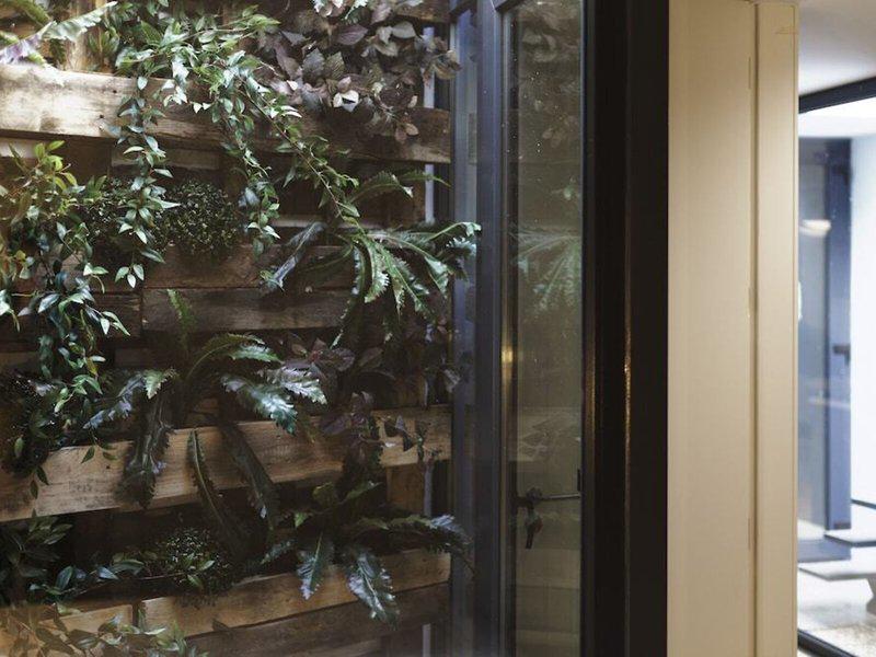 FA023C3FF27F3933D8950204A104FA5F