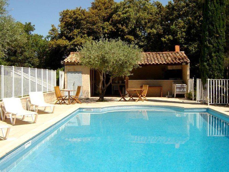 BDCE0495762B808F97EB656819557331