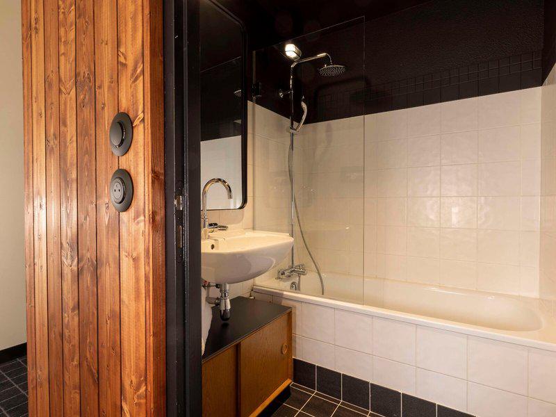 71E569A9CA56927B981F5868AA95C108