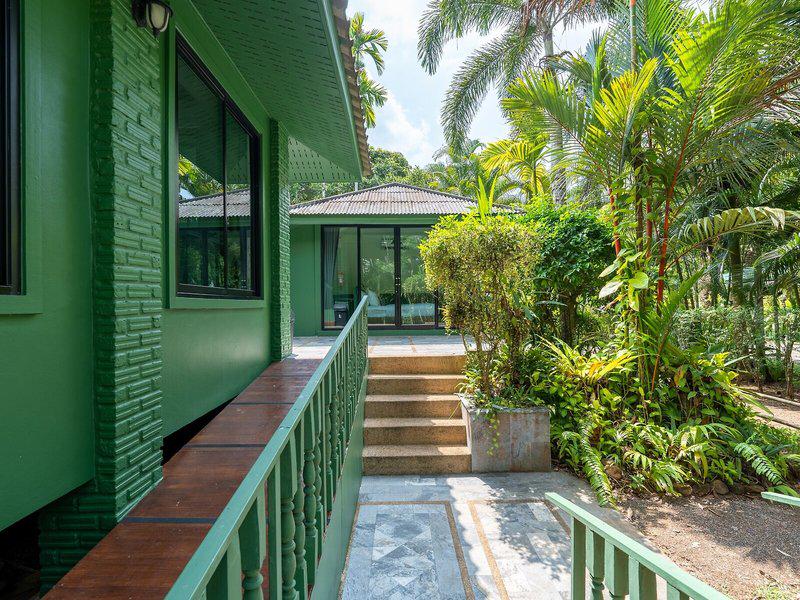 F98A9425F22EEC8C18BD63A94FB70845