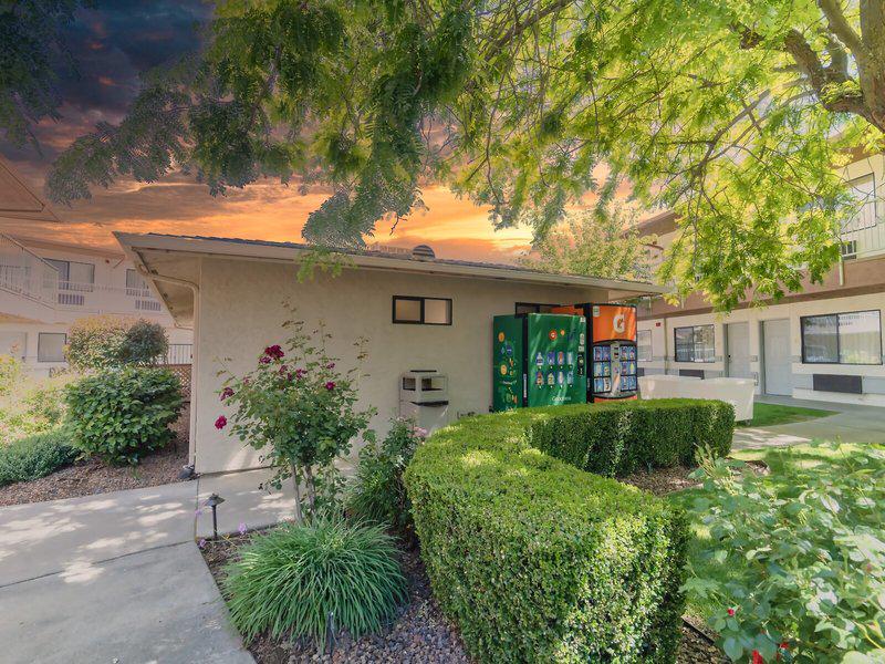 8773DEB77656783212A7563ACA1F2A82