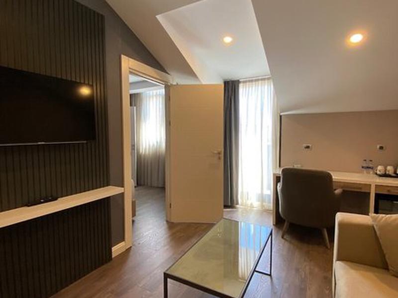 5856C063FCC537AF38370B1124A627ED